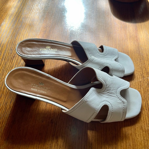 Italian Leather Block Kitten Heels - Picture 2 of 16